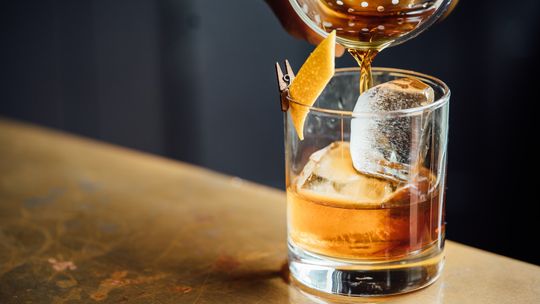 Bourbon a whisky – jak dobrze rozpoznawać te alkohole?