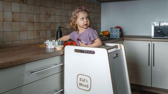Kitchen helper – dlaczego produkt Kids-Wood to idealny wybór?