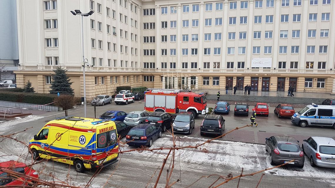 Alarm bombowy w Rzeszowie. Ewakuacja Podkarpackiego Urzędu Wojewódzkiego